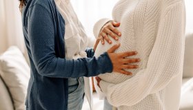 Maternità surrogata: cos’è e perché è diventata reato