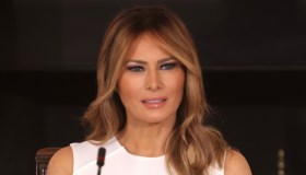 Melania Trump si confessa: “Io lasciata sola”. E con Re Carlo si scambiano lettere