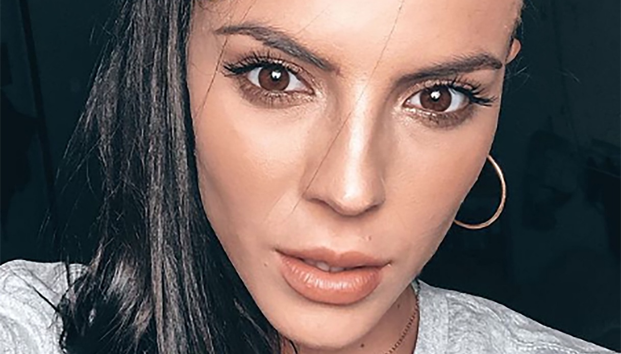 Shaila e Lorenzo tornano (innamorati) al Grande Fratello. Javier: “Per me lei da oggi non esiste”