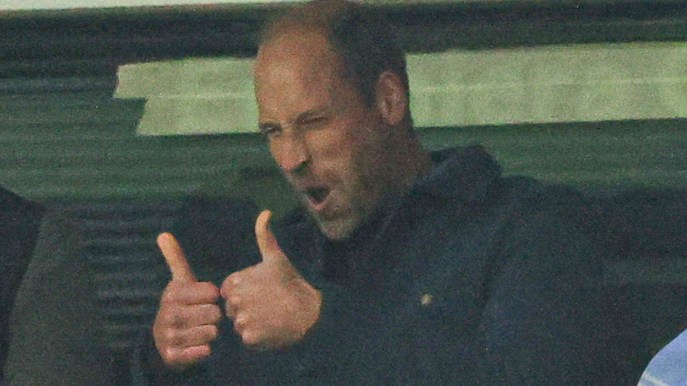 William senza freni, se la spassa con gli amici e lascia a casa Kate Middleton