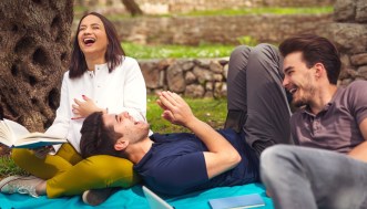 Orgasmo simultaneo (o sincronizzato): esiste davvero? Tra falsi miti e realtà