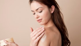 Burro di Karité, l’ingrediente “mai più senza” di questo inverno. I migliori prodotti da provare