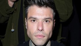 Fedez punge di nuovo il fidanzato di Chiara: “Spero mi arrivi un cadeaux”