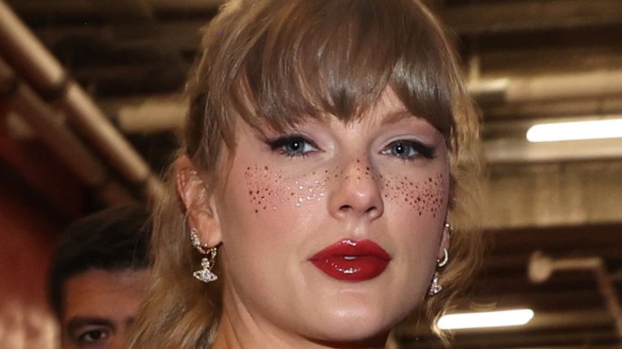 Lentiggini mania, su TikTok spopolano quelle glitter. Parola di Taylor Swift