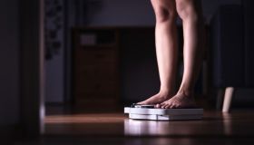 La sera si pesa di più: ecco perché e cosa può dirci di noi