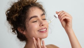 Questo trattamento giorno e notte è il rimedio definitivo per dire addio alle rughe che devi comprare col Black Friday