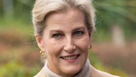 Sophie di Edimburgo, chic anche in autunno con stivaloni e gonna lunga