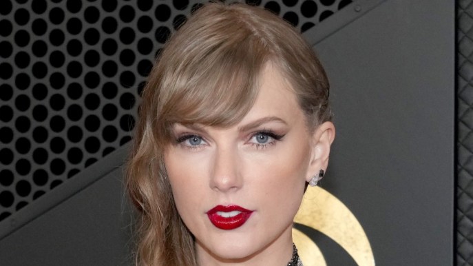 Taylor Swift in Versace, Donatella commenta il look: “Il più bello di sempre”