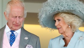 Re Carlo perde di nuovo Camilla. La Regina salta la première del Gladiatore II