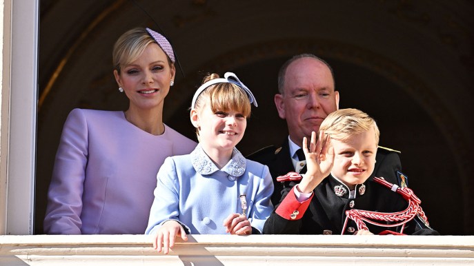 Charlene di Monaco, col tailleur gioiello rosa alla Festa Nazionale
