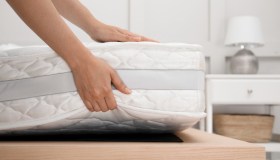 Come smacchiare il materasso a secco. I trucchi infallibili