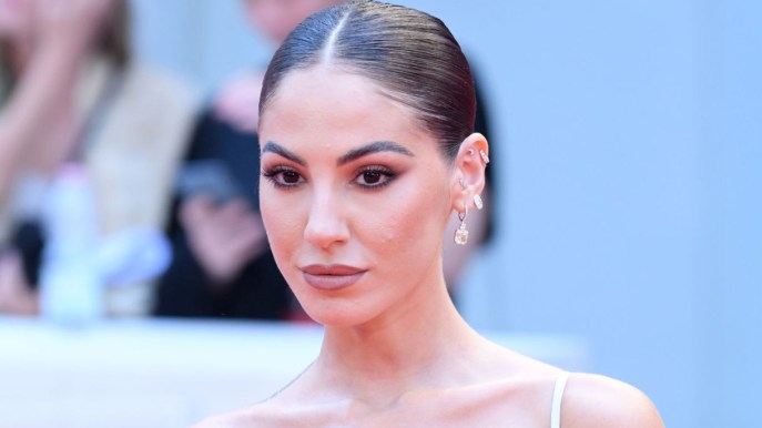 Addio imperfezioni. Il correttore ultracoprente che sta spopolando su TikTok funziona davvero