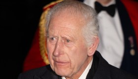 Re Carlo, serata rovinata. Camilla lo abbandona anche per il Royal Variety Performance