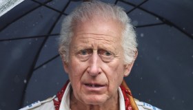 Re Carlo, lo sgarbo che Eugenia e Beatrice di York non possono perdonargli