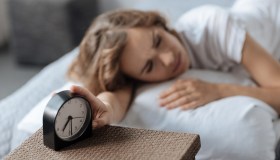 Metabolismo, cosa succede se cambi occasionalmente l’orario di pasti e sonno