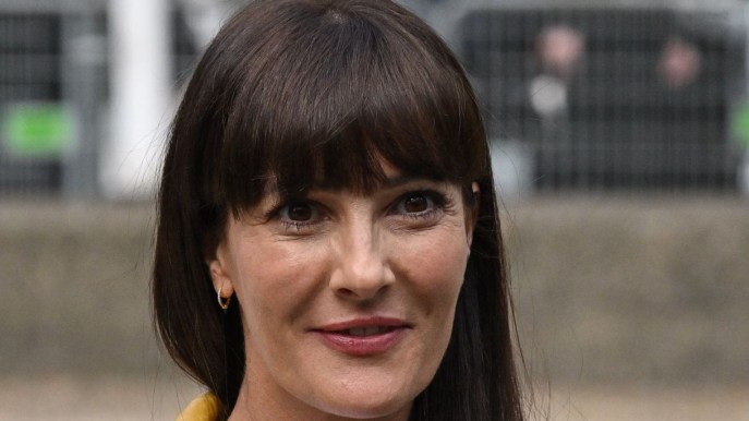 Victoria Cabello in ospedale, il video dalla sala operatoria: “Il mio anestetista si chiama Gesù”