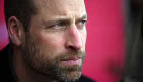 Kate Middleton, William in Sudafrica accolto come un Re. Ma lui pensa solo a lei