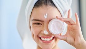 Creme idratanti per la pelle secca. Quelle consigliate dagli esperti costano meno di 20 euro