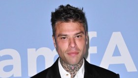 Fedez pubblica una biografia dopo Sanremo, la sua vita con Chiara Ferragni