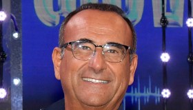 Sanremo 2025, Geppi Cucciari verso l’Ariston. Ma su Carlo Conti è polemica