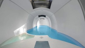 L’incredibile casa con spa e piscina sotterranee che sembra un’astronave