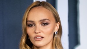 Lily-Rose Depp perfetta in stile vampire-chic alla premiere di Londra