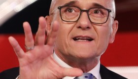 Grande Fratello, Shaila e (quasi) tutti contro Helena. Signorini: “È inaccettabile”