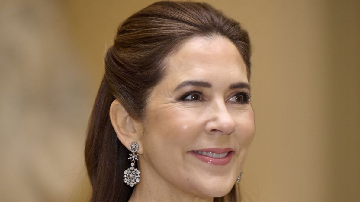 Mary di Danimarca, look ricchi e dal fascino rétro per i ricevimenti post Capodanno