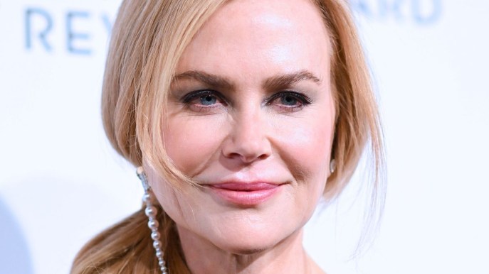 Nicole Kidman, schiena nuda al Gala: il look di velluto nero e perle