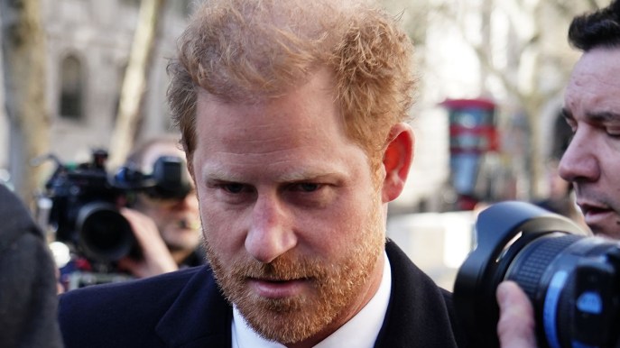 Re Carlo, Harry torna a Londra e Meghan Markle lo abbandona