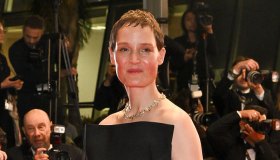 Incidente sul red carpet a Cannes